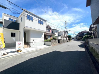 【前面道路含む現地写真】