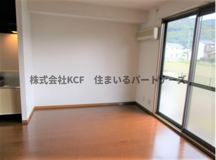 クレセント・モアの居間・リビング|こちらの居間で趣味の時間をお楽しみください
