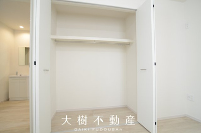 【洋室】 | 海老名市門沢橋２丁目 新築戸建て 全6棟【仲介手数料無料】 | 1階　洋室1（5.6帖）クローゼット