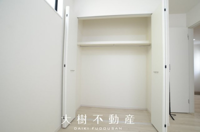 【洋室】 | 海老名市門沢橋２丁目 新築戸建て 全6棟【仲介手数料無料】 | 1階　洋室2（5.2帖）クローゼット
