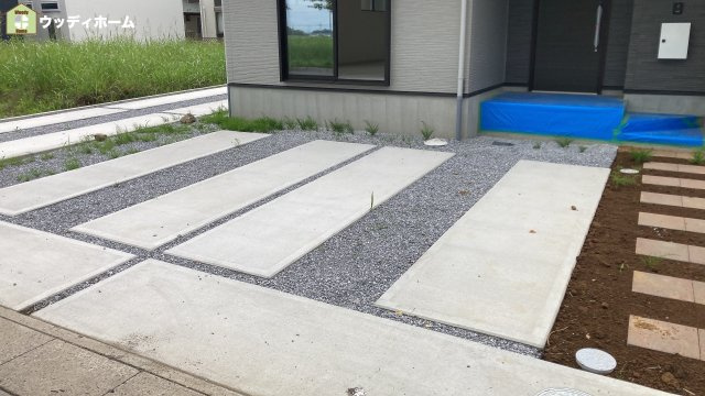 越谷市花田10期　新築一戸建て　2号棟の駐車場
