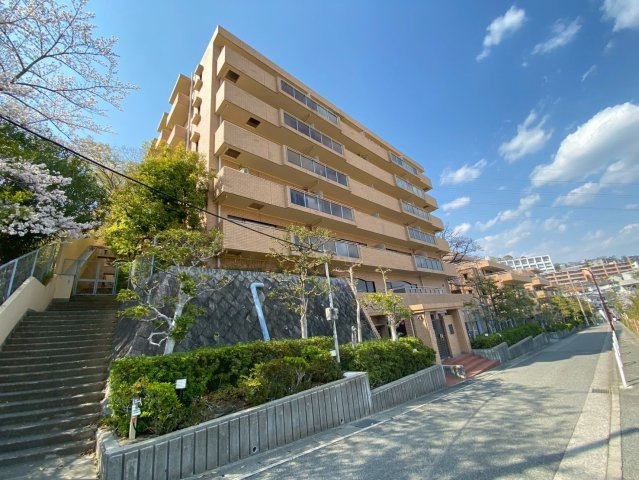 コート芦屋朝日ヶ丘4号棟の外観