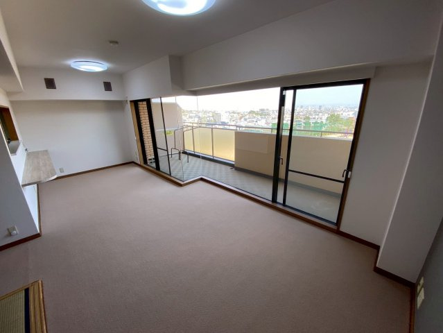 コート芦屋朝日ヶ丘4号棟の居間・リビング