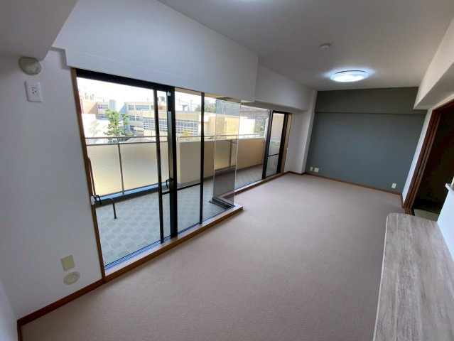 コート芦屋朝日ヶ丘4号棟の居間・リビング