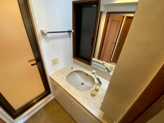コート芦屋朝日ヶ丘4号棟の洗面所