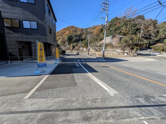 【前面道路含む現地写真】