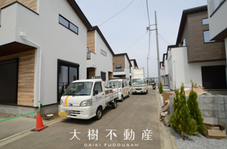 【前面道路含む現地写真】