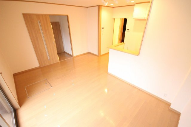 サンゴールドの居間・リビング|※お部屋により仕様が異なる場合があります※