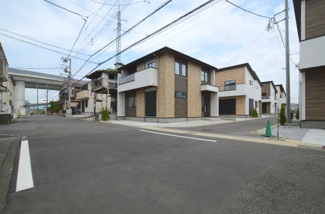 【前面道路含む現地写真】