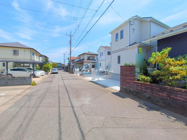 春日部市本田町Ⅴ　新築一戸建て　1号棟の前面道路含む現地写真