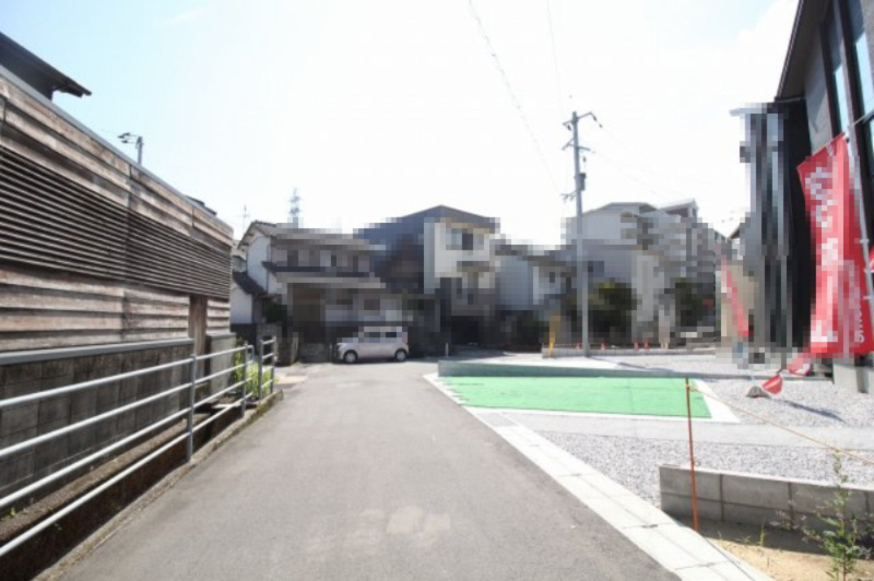 秦南町１丁目　新築戸建　１号地の前面道路含む現地写真