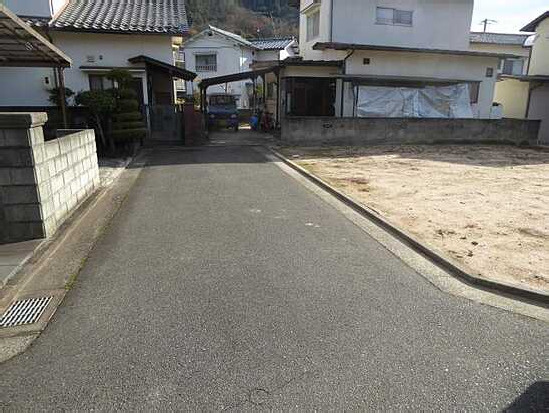 【前面道路含む現地写真】