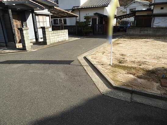 【前面道路含む現地写真】