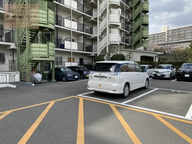 大阪城公園スカイハイツの駐車場