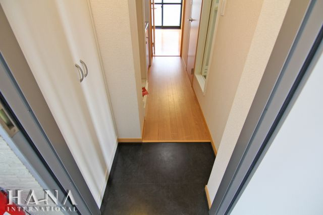 レオパレスプチパレKの玄関