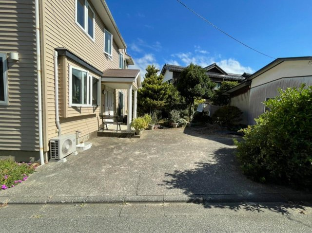 【No.7327】浦富中古住宅/4LDK/LDK17.5帖/浦富海岸まで徒歩1分の駐車場