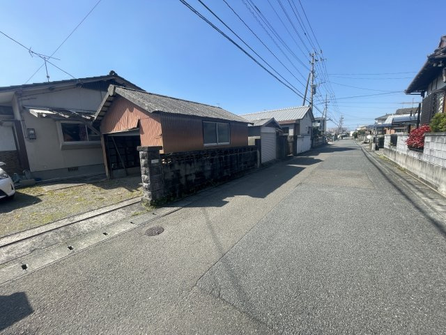 古城町　中古住宅の前面道路含む現地写真