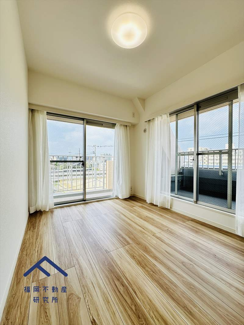 ライオンズマンション博多南の洋室