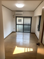使い勝手のいい洋室です