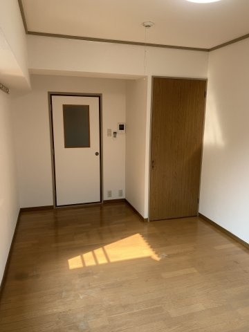 使い勝手のいい洋室です