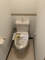 温水洗浄便座付きです！