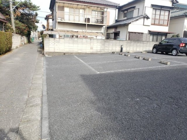 レオパレスビオス加須の駐車場