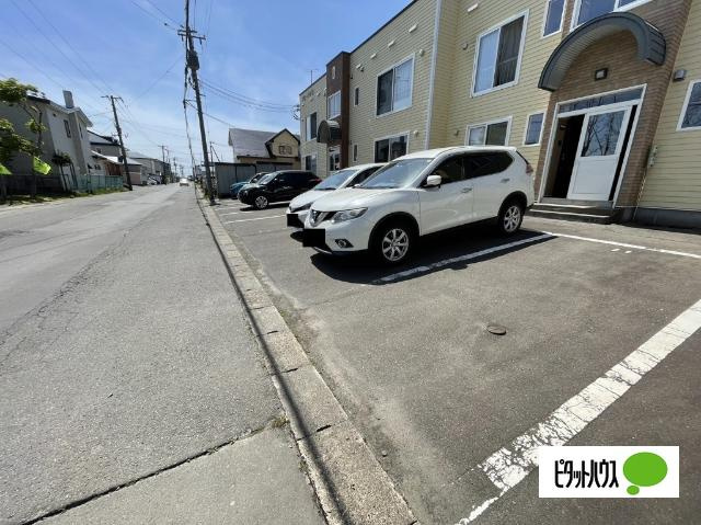 フリージアＳの駐車場