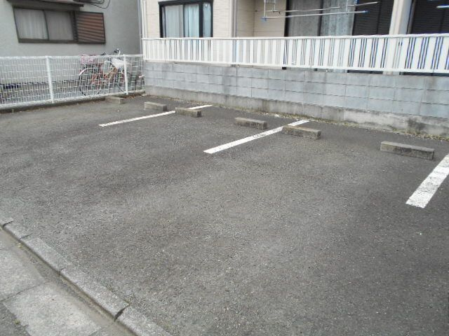 グランシャリオの駐車場