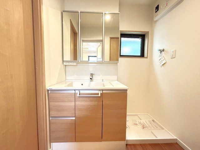 杉並区高円寺南３丁目　中古一戸建　東京メトロ丸ノ内線の独立洗面台