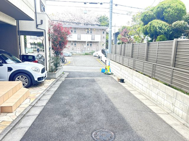 杉並区高円寺南３丁目　中古一戸建　東京メトロ丸ノ内線の前面道路含む現地写真