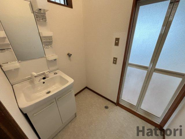 栗ヶ丘町戸建の洗面所