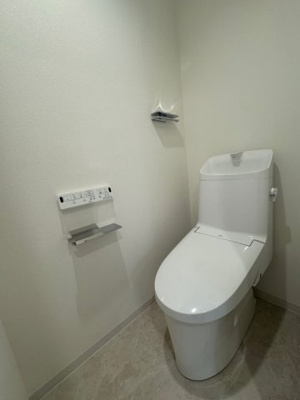 【トイレ】 | ライオンズマンション湘南茅ケ崎 | 落ち着いた色調のトイレです