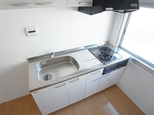 神戸市長田区大丸町３丁目の賃貸マンションのキッチン|システムキッチン（ガス２口）