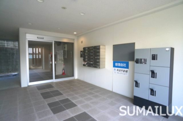 熊本市中央区薬園町の賃貸マンションのエントランス