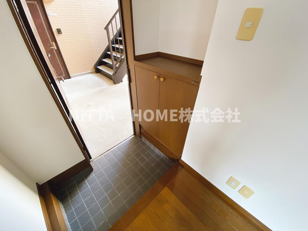 コーポラス堀江の玄関|シューズボックス完備の玄関です☆彡