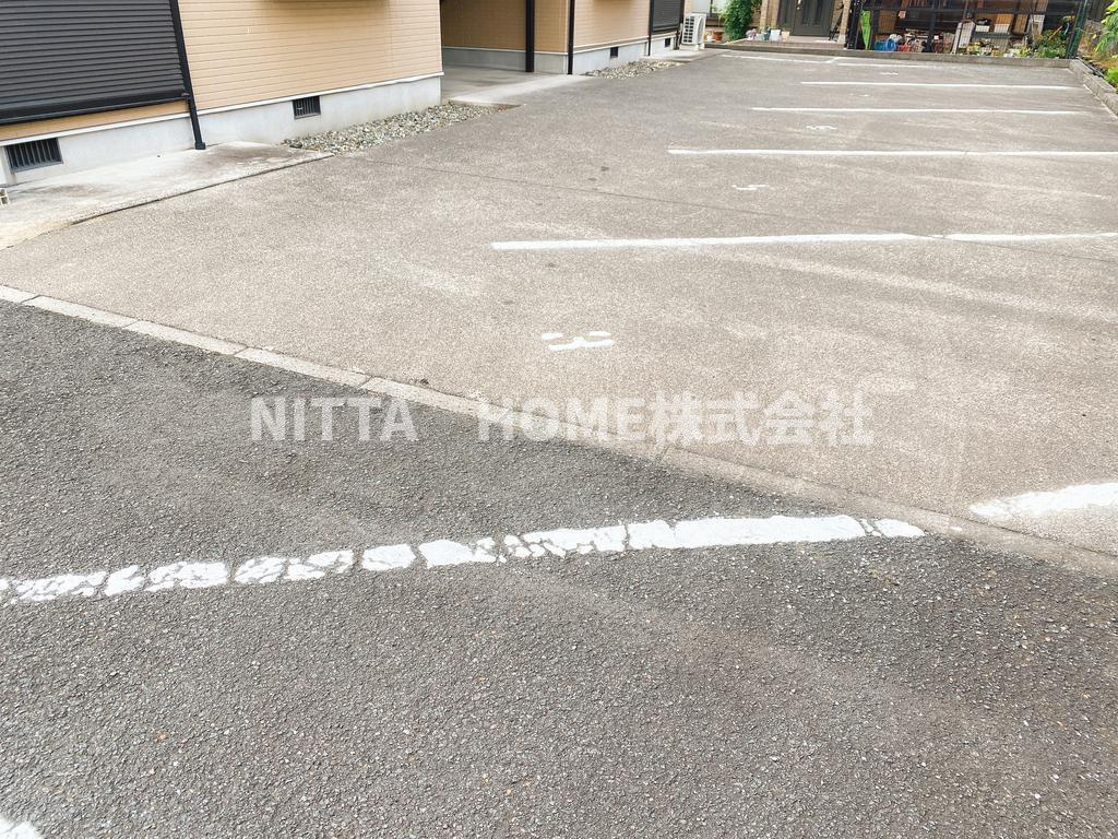 コーポラス堀江の駐車場|敷地内に駐車場も完備★