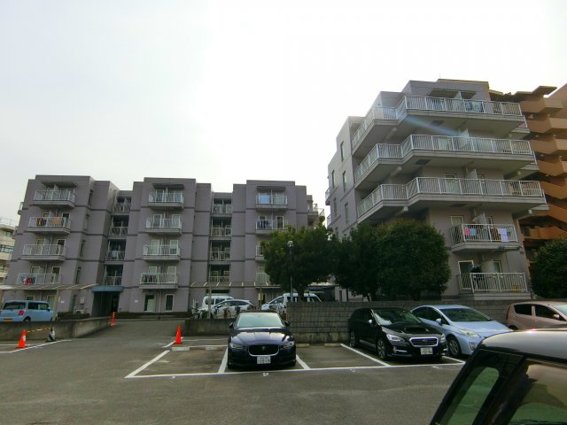 セントラル和泉の駐車場