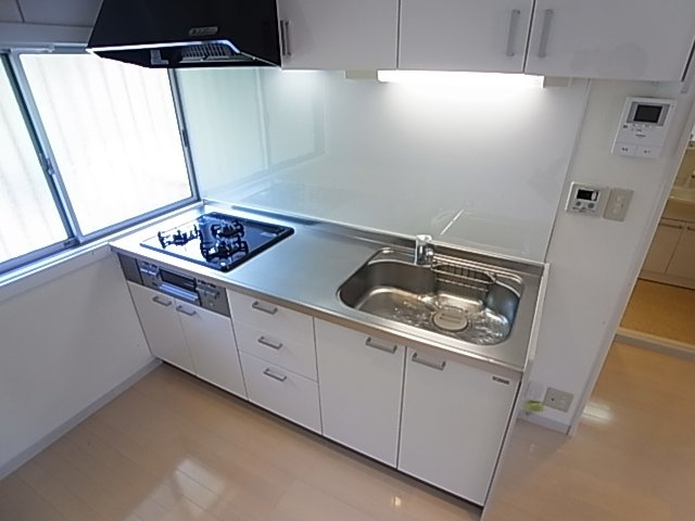 神戸市長田区長者町の賃貸マンションのキッチン|システムキッチン（ガス3口）