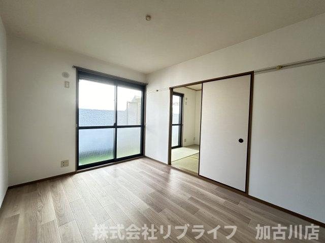 ジーライズ加古川河原の洋室