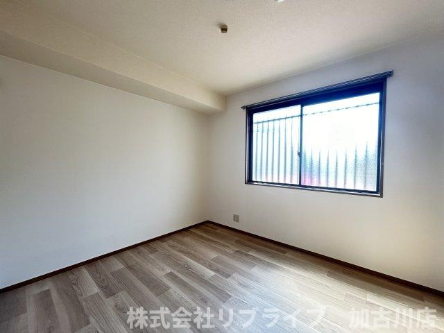 ジーライズ加古川河原の洋室