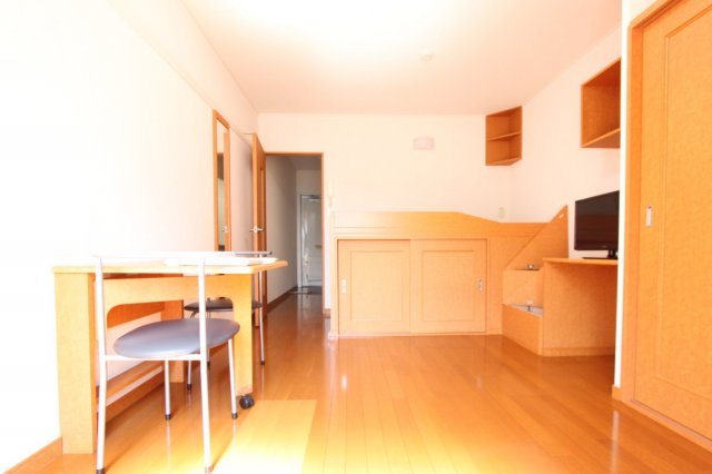 レオパレス紺屋町の居間・リビング|1Ｆのお部屋はフローリングです。