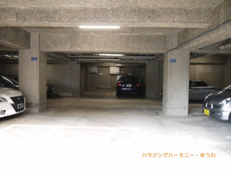 【駐車場】