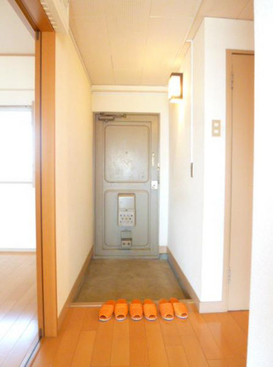 大野ビルの玄関