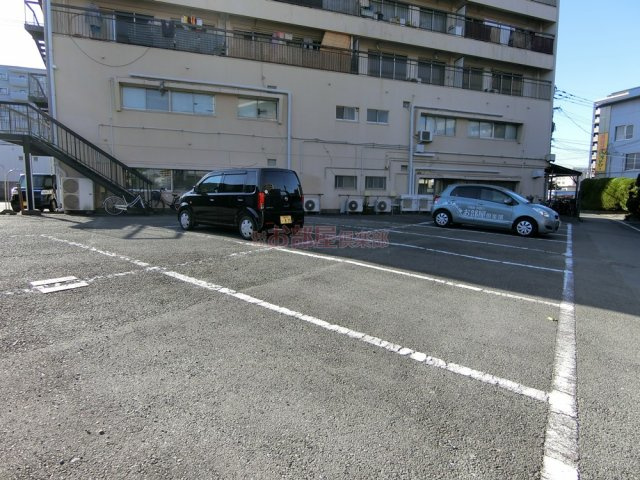 大野ビルの駐車場