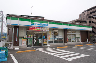 【周辺】 | ファミリーマート昭島諏訪松中通り店まで徒歩３分