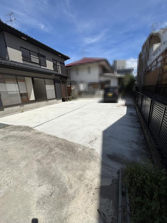 八代市日置町戸建の駐車場