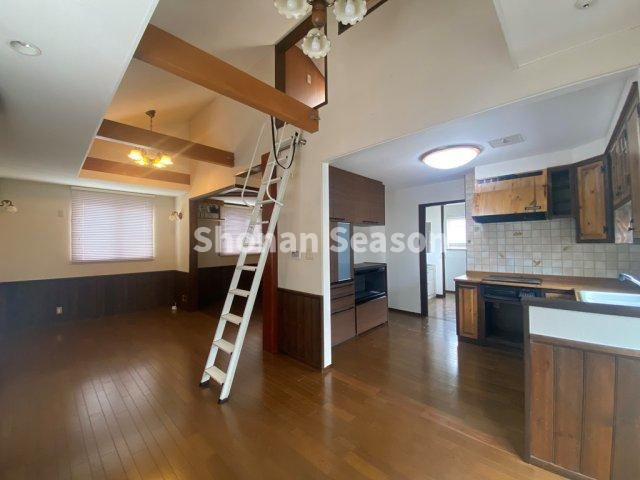 【居間・リビング】 | プライバシーも確保できる２階リビングの間取りです。