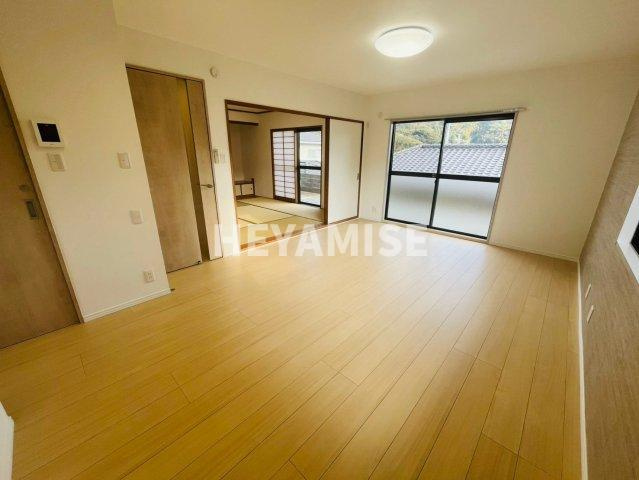 長崎市鶴の尾町　２階建4SLDKの居間・リビング