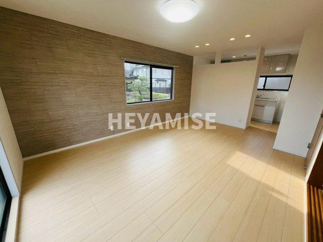 長崎市鶴の尾町　２階建4SLDKの居間・リビング