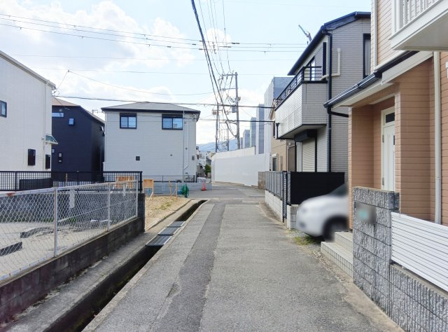上大市１丁目土地の前面道路含む現地写真